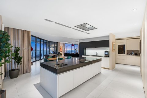 Condominio en venta en Miami, Florida, 4 dormitorios, 427.35 m2 № 1936983 - foto 24