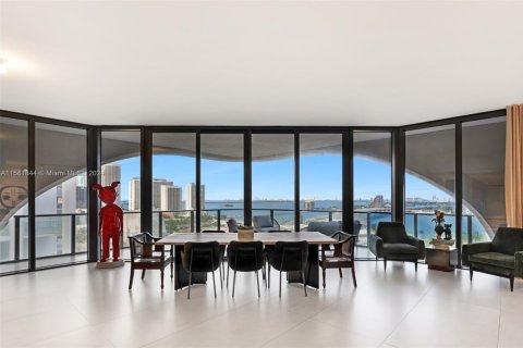 Condominio en venta en Miami, Florida, 4 dormitorios, 427.35 m2 № 1936983 - foto 8