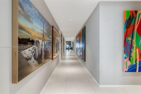 Condominio en venta en Miami, Florida, 4 dormitorios, 427.35 m2 № 1936983 - foto 19