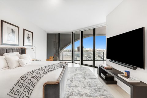 Condominio en venta en Miami, Florida, 4 dormitorios, 427.35 m2 № 1936983 - foto 13