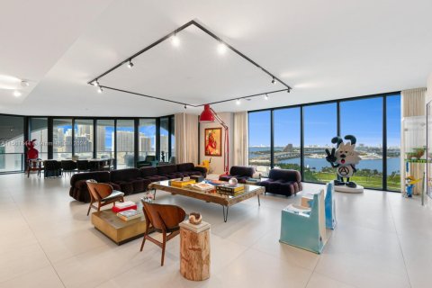 Condominio en venta en Miami, Florida, 4 dormitorios, 427.35 m2 № 1936983 - foto 4
