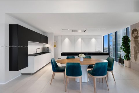 Condo in Miami, Florida, 4 bedrooms  № 1936983 - photo 5