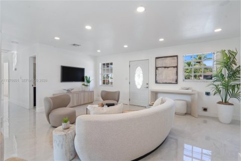 House in Deerfield Beach, Florida 3 bedrooms, 125.98 sq.m. № 2040523 - photo 4