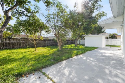 House in Deerfield Beach, Florida 3 bedrooms, 125.98 sq.m. № 2040523 - photo 18
