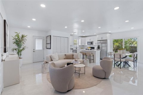 House in Deerfield Beach, Florida 3 bedrooms, 125.98 sq.m. № 2040523