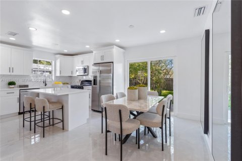 House in Deerfield Beach, Florida 3 bedrooms, 125.98 sq.m. № 2040523 - photo 9