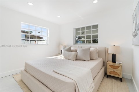 House in Deerfield Beach, Florida 3 bedrooms, 125.98 sq.m. № 2040523 - photo 10