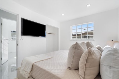 House in Deerfield Beach, Florida 3 bedrooms, 125.98 sq.m. № 2040523 - photo 12