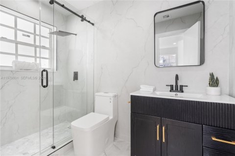 House in Deerfield Beach, Florida 3 bedrooms, 125.98 sq.m. № 2040523 - photo 13