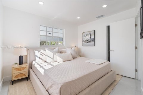 House in Deerfield Beach, Florida 3 bedrooms, 125.98 sq.m. № 2040523 - photo 11