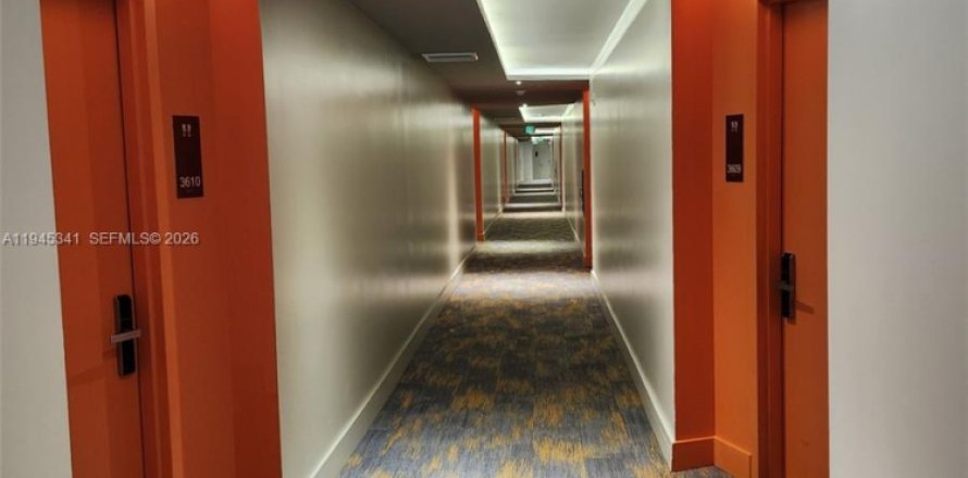 Hotel in Hollywood, Florida 1 bedroom, 78.97 sq.m. № 2088928