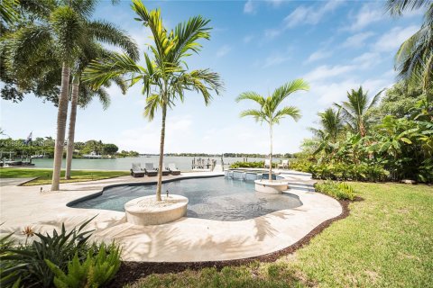 House in Jupiter, Florida 5 bedrooms, 314.47 sq.m. № 1922485 - photo 9