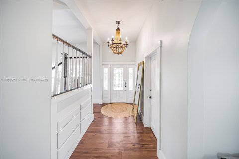 House in Jupiter, Florida 5 bedrooms, 314.47 sq.m. № 1922485 - photo 14