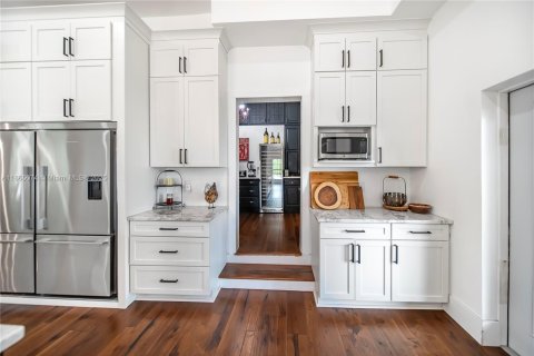 House in Jupiter, Florida 5 bedrooms, 314.47 sq.m. № 1922485 - photo 22