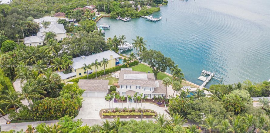 House in Jupiter, Florida 5 bedrooms, 314.47 sq.m. № 1922485