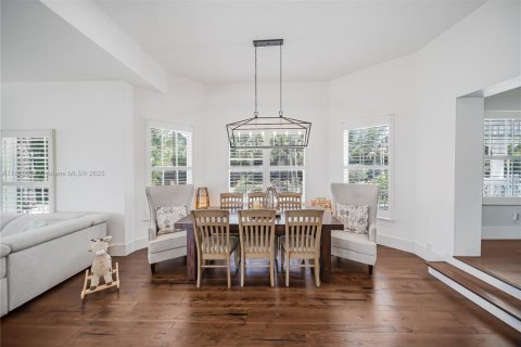 House in Jupiter, Florida 5 bedrooms, 314.47 sq.m. № 1922485 - photo 15