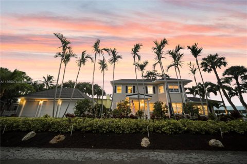 House in Jupiter, Florida 5 bedrooms, 314.47 sq.m. № 1922485 - photo 5