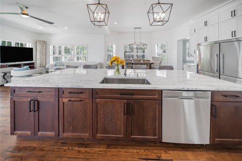 House in Jupiter, Florida 5 bedrooms, 314.47 sq.m. № 1922485 - photo 19