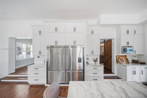 House in Jupiter, Florida 5 bedrooms, 314.47 sq.m. № 1922485 - photo 23