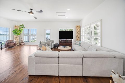 House in Jupiter, Florida 5 bedrooms, 314.47 sq.m. № 1922485 - photo 25