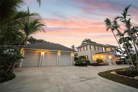 House in Jupiter, Florida 5 bedrooms, 314.47 sq.m. № 1922485 - photo 7