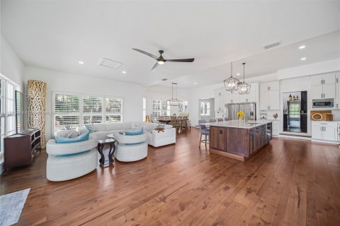 House in Jupiter, Florida 5 bedrooms, 314.47 sq.m. № 1922485 - photo 29