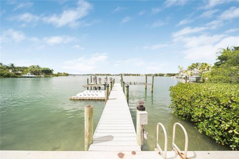 House in Jupiter, Florida 5 bedrooms, 314.47 sq.m. № 1922485 - photo 13