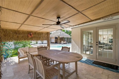 House in Saint Petersburg, Florida 3 bedrooms, 183.95 sq.m. № 2220483 - photo 17