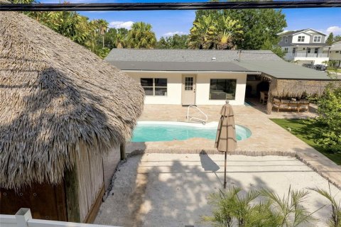 House in Saint Petersburg, Florida 3 bedrooms, 183.95 sq.m. № 2220483 - photo 3