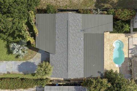 House in Saint Petersburg, Florida 3 bedrooms, 183.95 sq.m. № 2220483 - photo 2