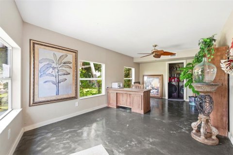 House in Saint Petersburg, Florida 3 bedrooms, 183.95 sq.m. № 2220483 - photo 8