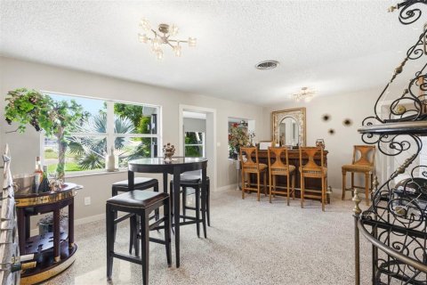 House in Saint Petersburg, Florida 3 bedrooms, 183.95 sq.m. № 2220483 - photo 14