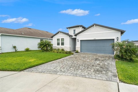 House in Wesley Chapel, Florida 4 bedrooms, 215.53 sq.m. № 1556524 - photo 2