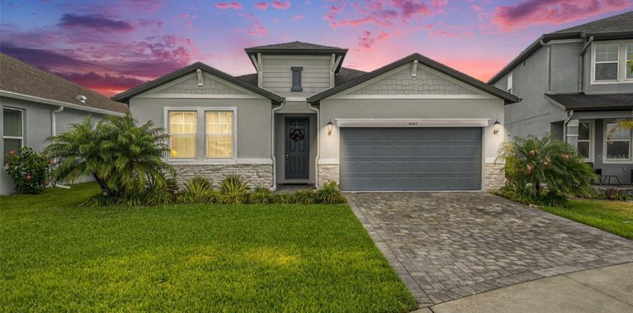 House in Wesley Chapel, Florida 4 bedrooms, 215.53 sq.m. № 1556524