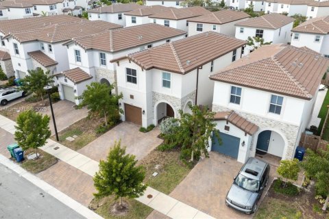 House in Miami, Florida 5 bedrooms, 207.45 sq.m. № 1695794 - photo 9