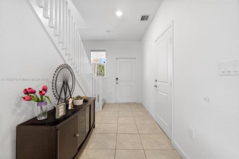 House in Miami, Florida 5 bedrooms, 207.45 sq.m. № 1695794 - photo 19