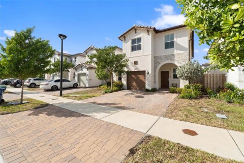 House in Miami, Florida 5 bedrooms, 207.45 sq.m. № 1695794 - photo 2