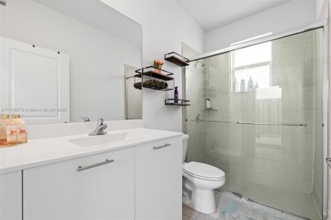House in Miami, Florida 5 bedrooms, 207.45 sq.m. № 1695794 - photo 30