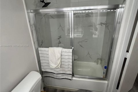 Touwnhouse à vendre à Tamarac, Floride: 2 chambres, 133.78 m2 № 2001210 - photo 11