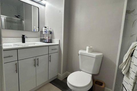 Touwnhouse à vendre à Tamarac, Floride: 2 chambres, 133.78 m2 № 2001210 - photo 22