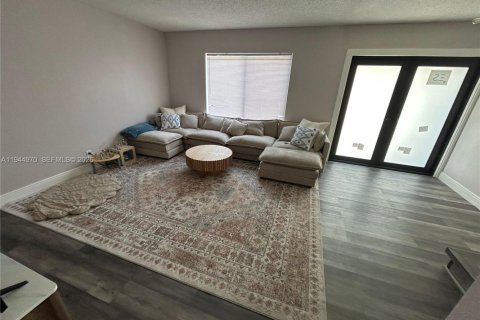 Touwnhouse à vendre à Tamarac, Floride: 2 chambres, 133.78 m2 № 2001210 - photo 23