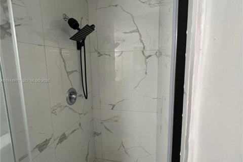 Touwnhouse à vendre à Tamarac, Floride: 2 chambres, 133.78 m2 № 2001210 - photo 2