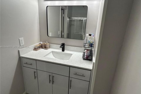 Touwnhouse à vendre à Tamarac, Floride: 2 chambres, 133.78 m2 № 2001210 - photo 20