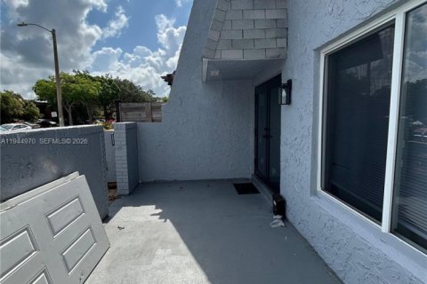 Touwnhouse à vendre à Tamarac, Floride: 2 chambres, 133.78 m2 № 2001210 - photo 12