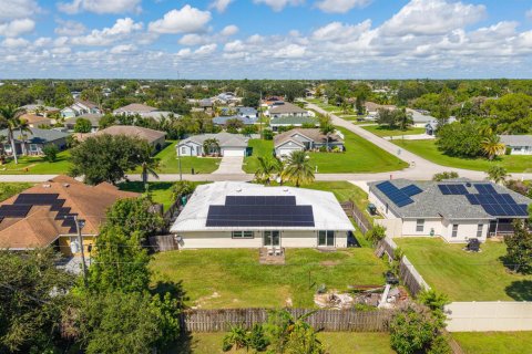 House in Port St. Lucie, Florida 4 bedrooms, 197.32 sq.m. № 2420702 - photo 14