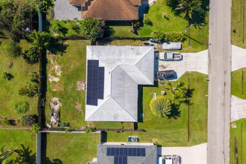 House in Port St. Lucie, Florida 4 bedrooms, 197.32 sq.m. № 2420702 - photo 15