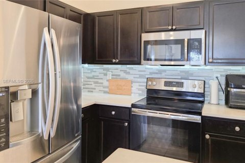 Купить виллу или дом в Хомстед, Флорида 4 спальни, 152.17м2, № 2049681 - фото 23