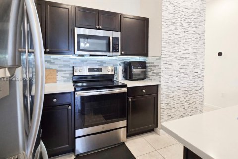 Купить виллу или дом в Хомстед, Флорида 4 спальни, 152.17м2, № 2049681 - фото 24