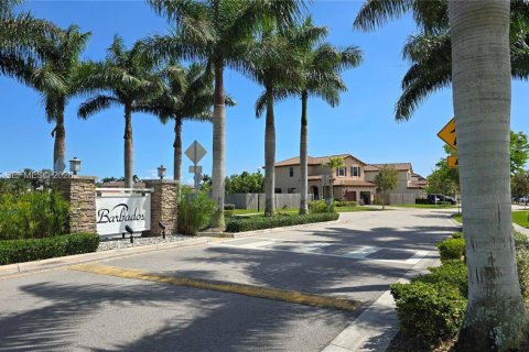 Купить виллу или дом в Хомстед, Флорида 4 спальни, 152.17м2, № 2049681 - фото 7