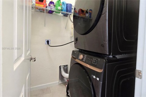 Купить виллу или дом в Хомстед, Флорида 4 спальни, 152.17м2, № 2049681 - фото 15